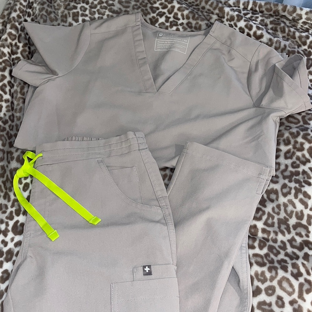 FIGS SCRUBS SET SLATE